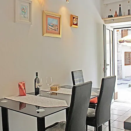 アパート Tomislav ザオストログ